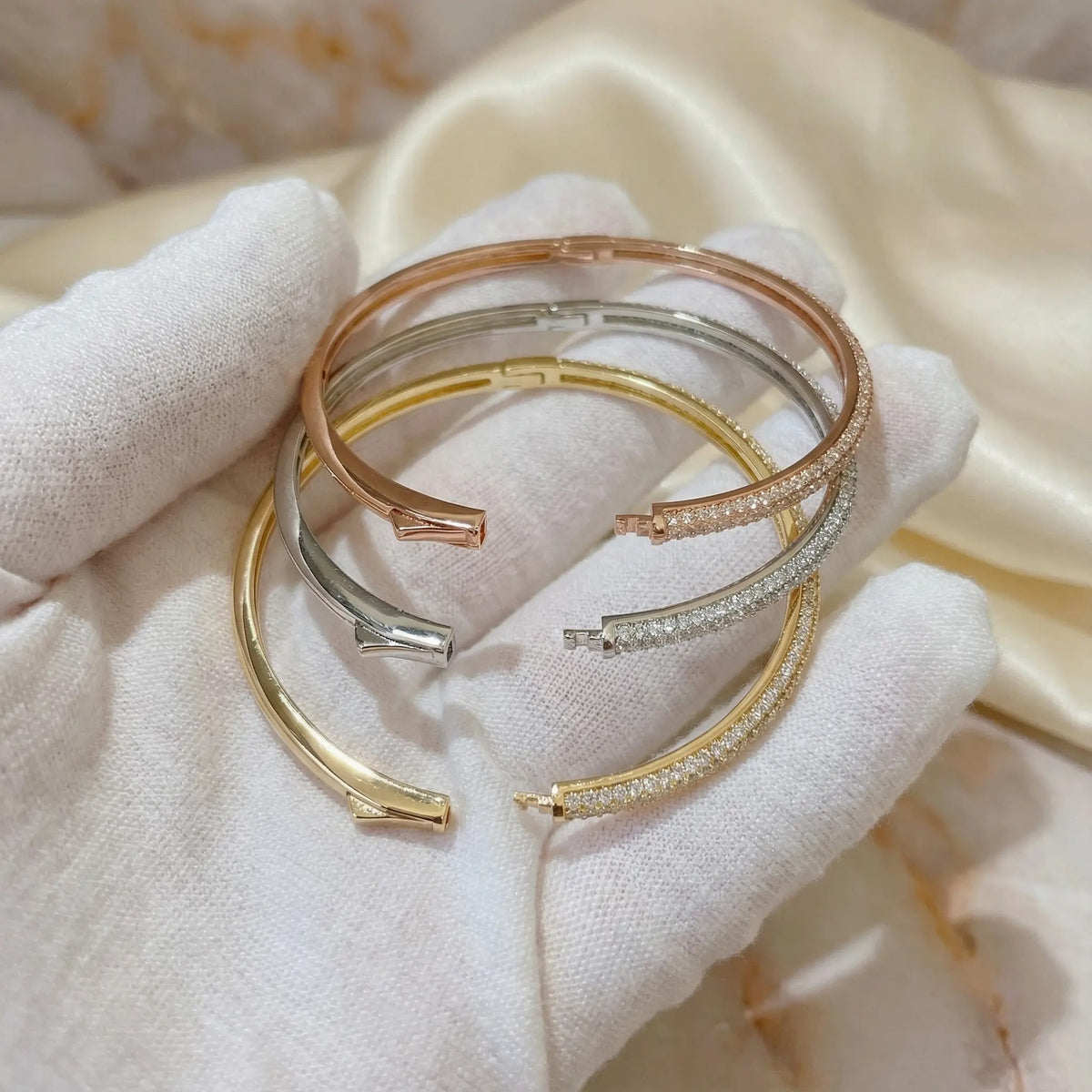 ✨ Eterna Bangle – אטרנה צמיד קשיח